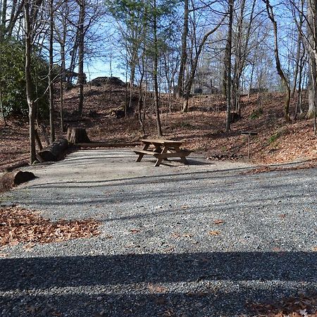 Linville Falls Campground, Rv Park, And Cabins 外观 照片