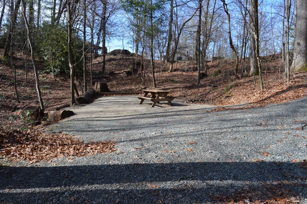 Linville Falls Campground, Rv Park, And Cabins 外观 照片
