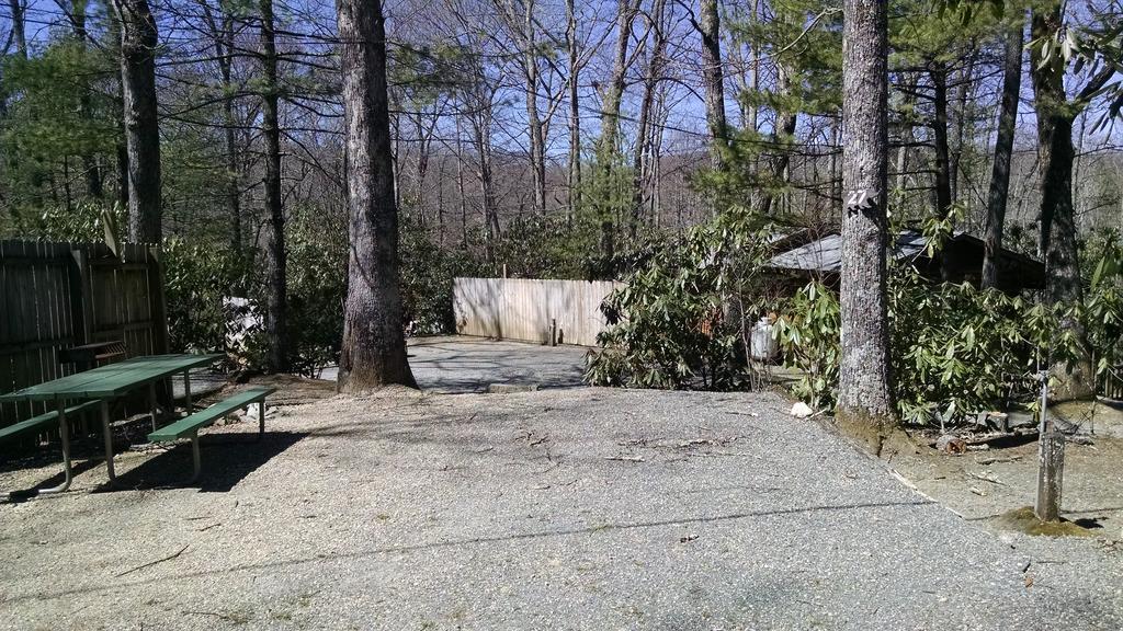 Linville Falls Campground, Rv Park, And Cabins 外观 照片