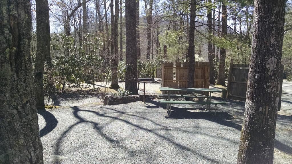 Linville Falls Campground, Rv Park, And Cabins 外观 照片