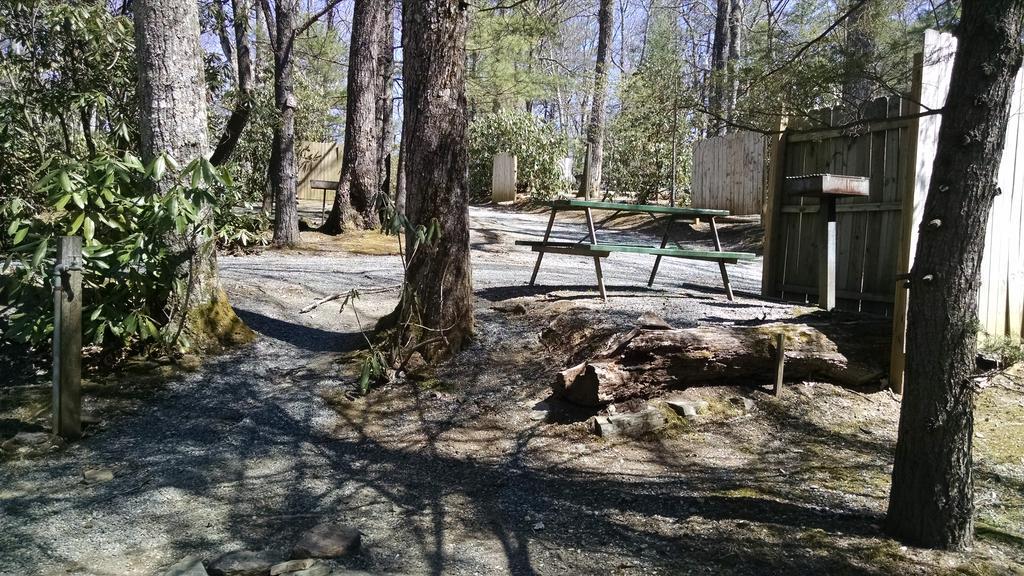 Linville Falls Campground, Rv Park, And Cabins 外观 照片