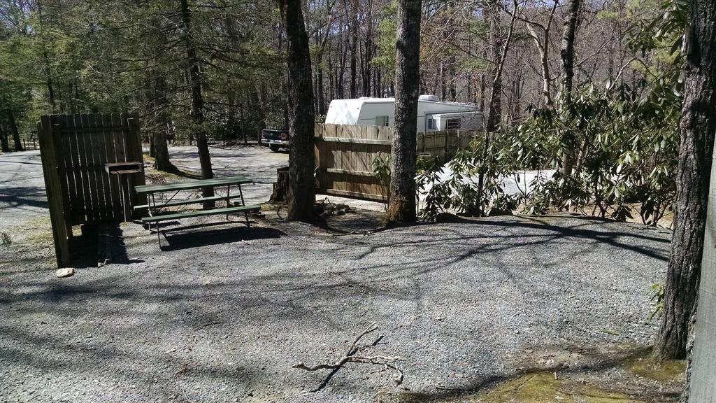 Linville Falls Campground, Rv Park, And Cabins 外观 照片