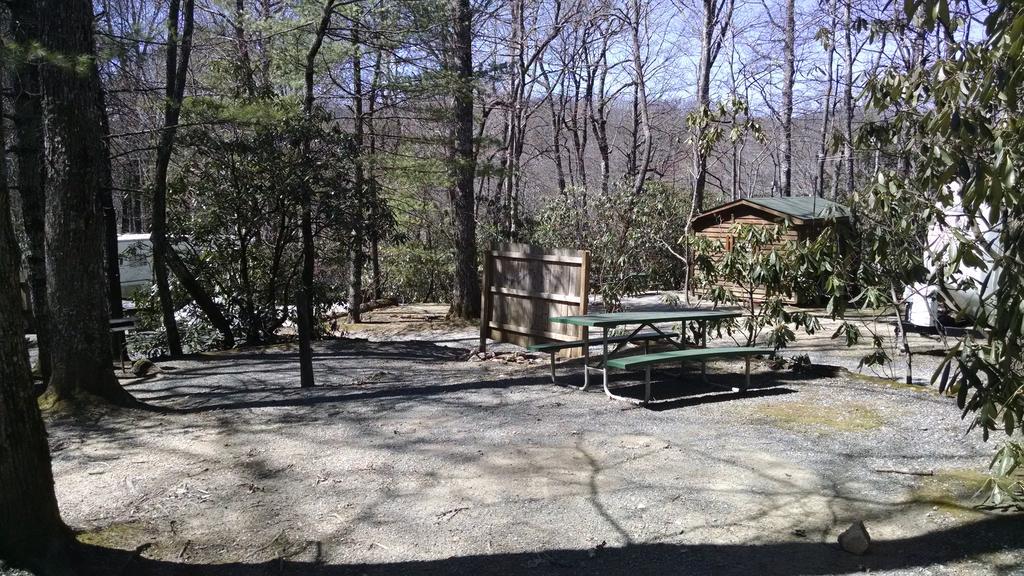 Linville Falls Campground, Rv Park, And Cabins 外观 照片