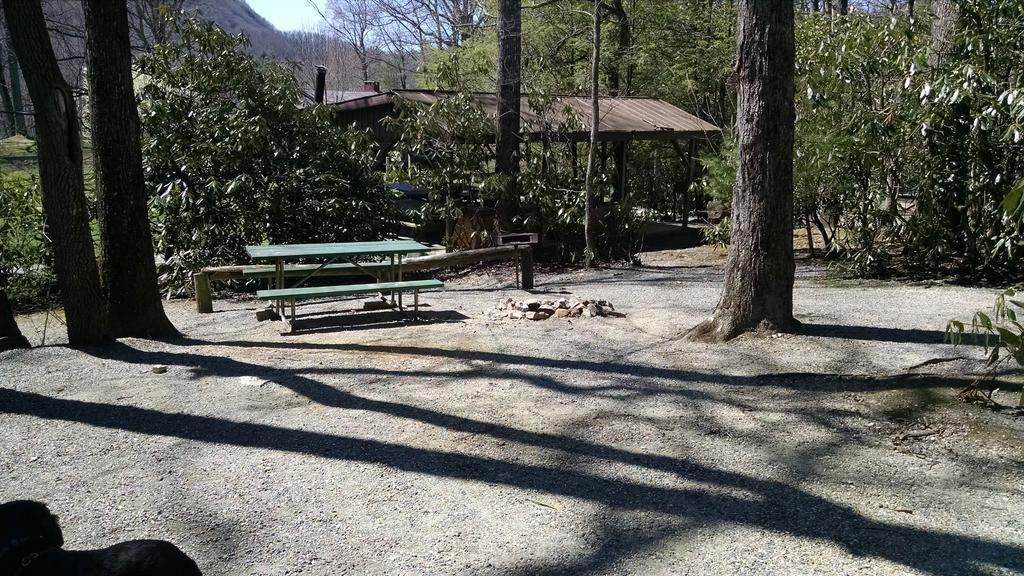 Linville Falls Campground, Rv Park, And Cabins 外观 照片
