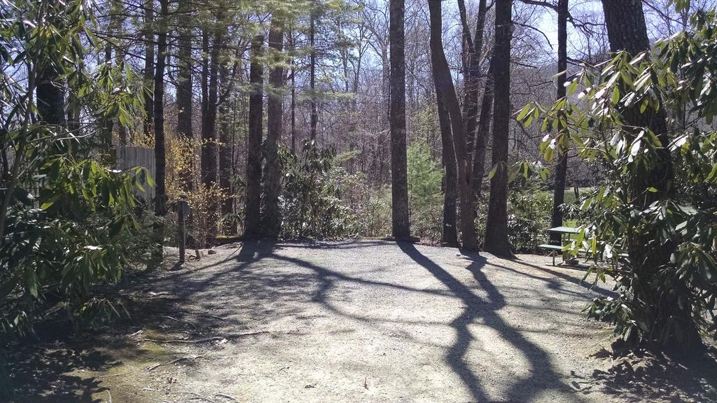 Linville Falls Campground, Rv Park, And Cabins 外观 照片