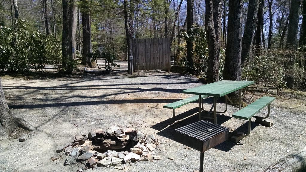 Linville Falls Campground, Rv Park, And Cabins 外观 照片