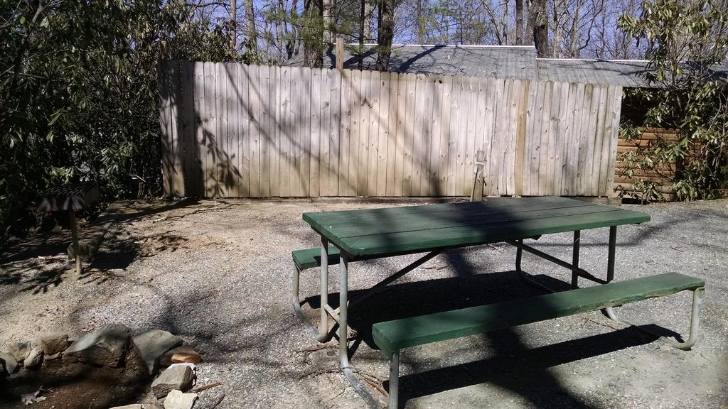 Linville Falls Campground, Rv Park, And Cabins 外观 照片
