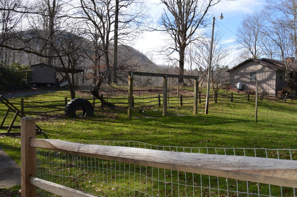 Linville Falls Campground, Rv Park, And Cabins 外观 照片