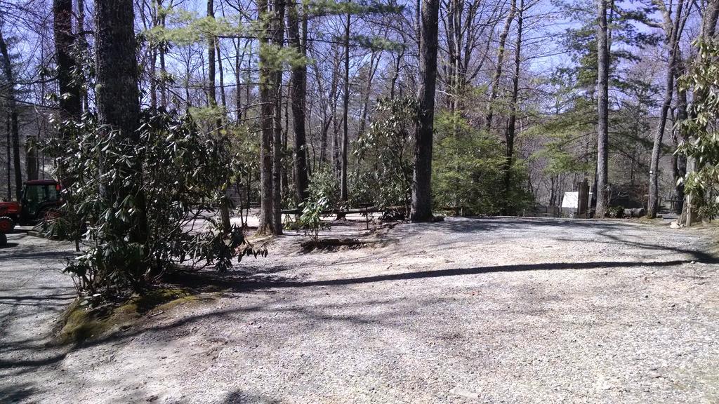 Linville Falls Campground, Rv Park, And Cabins 外观 照片