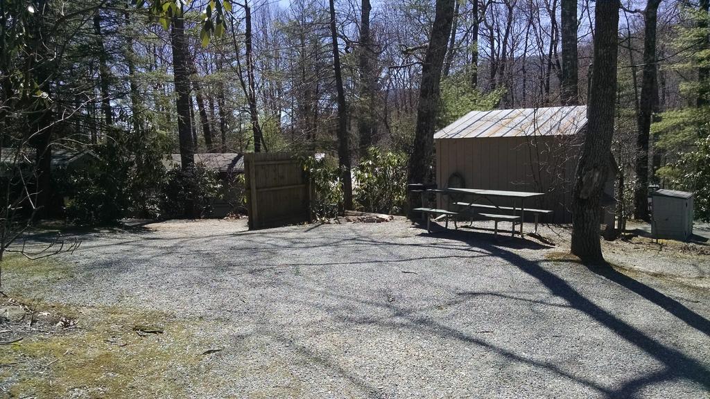 Linville Falls Campground, Rv Park, And Cabins 外观 照片