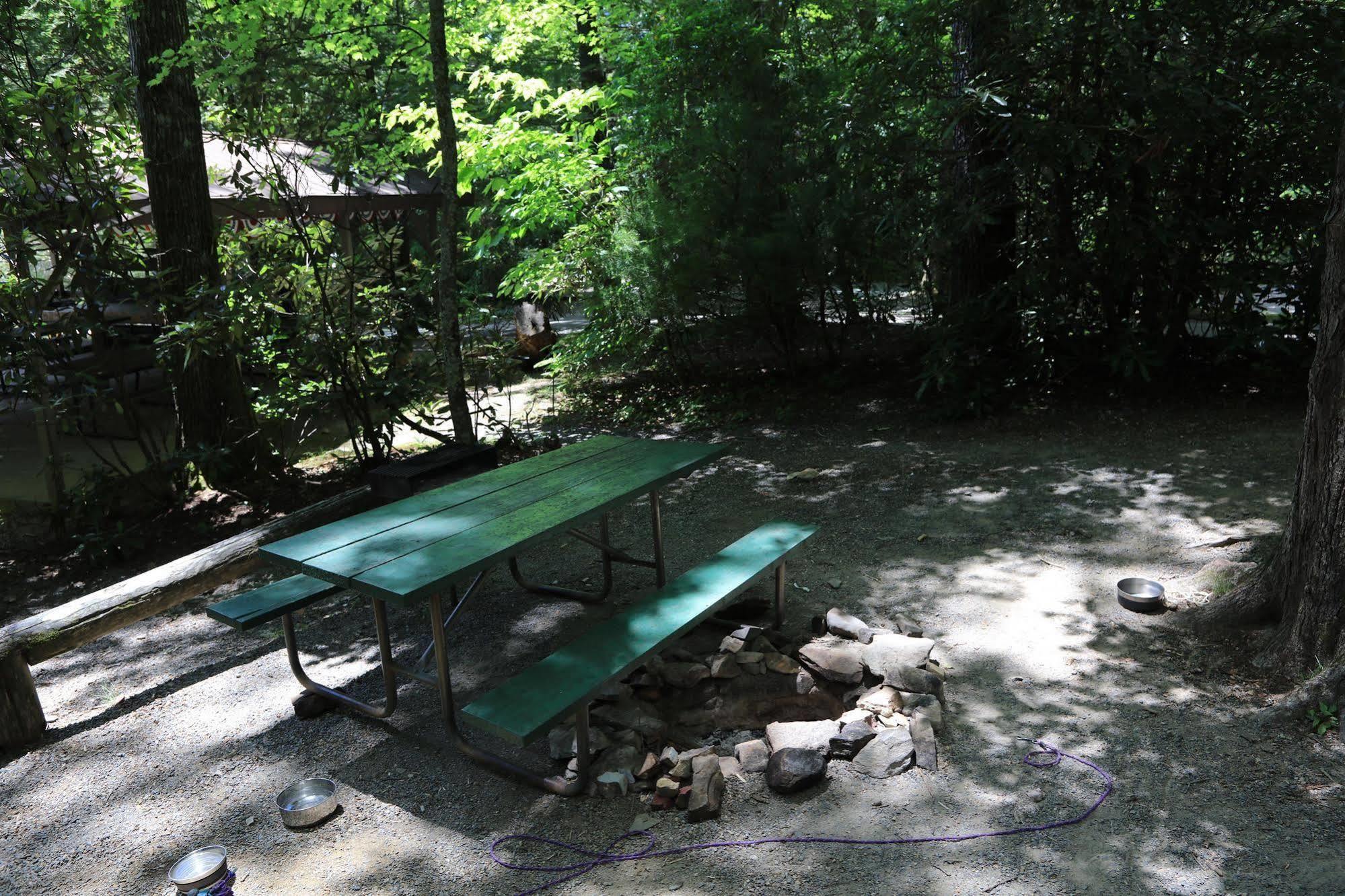 Linville Falls Campground, Rv Park, And Cabins 外观 照片