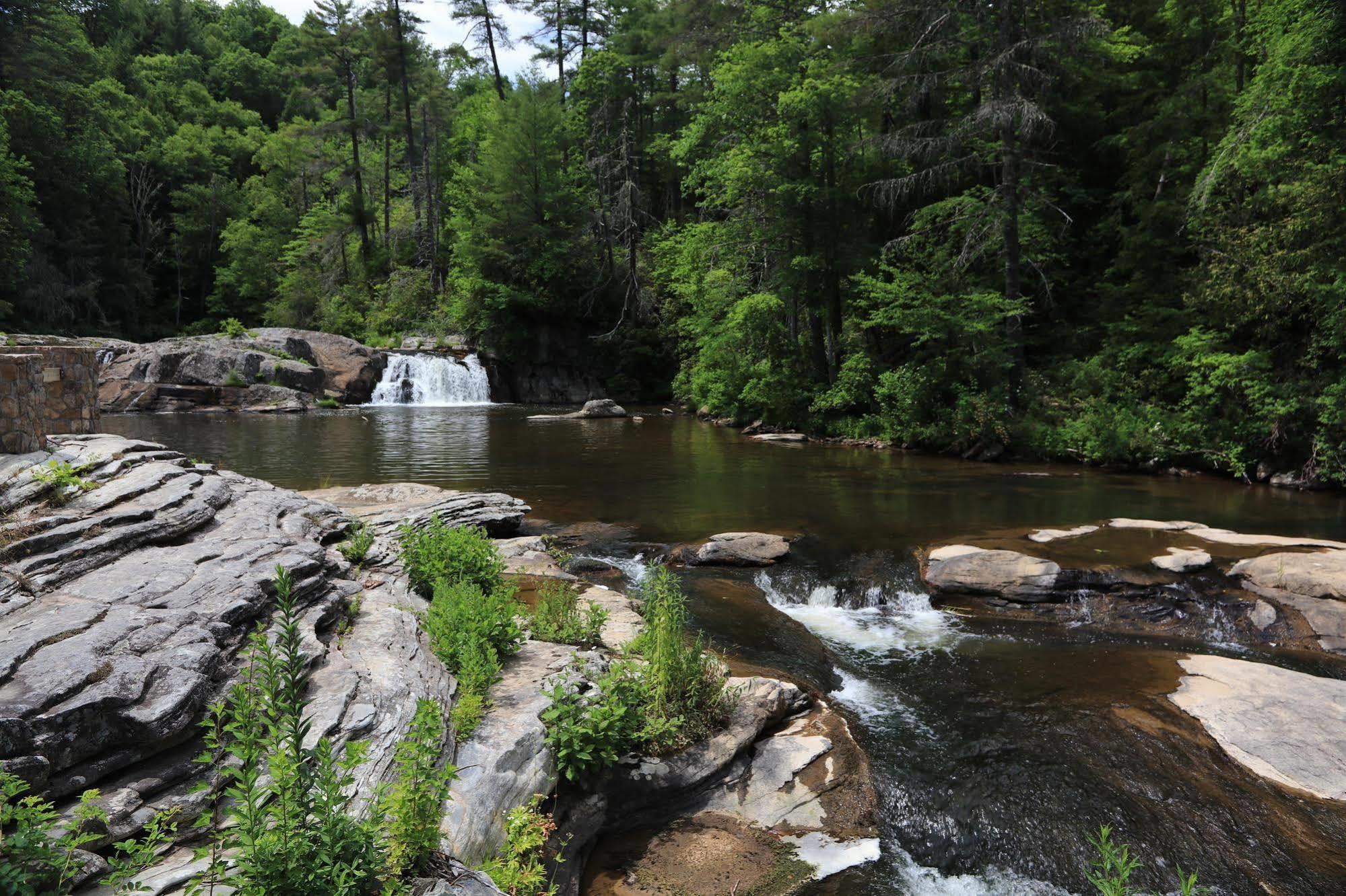 Linville Falls Campground, Rv Park, And Cabins 外观 照片