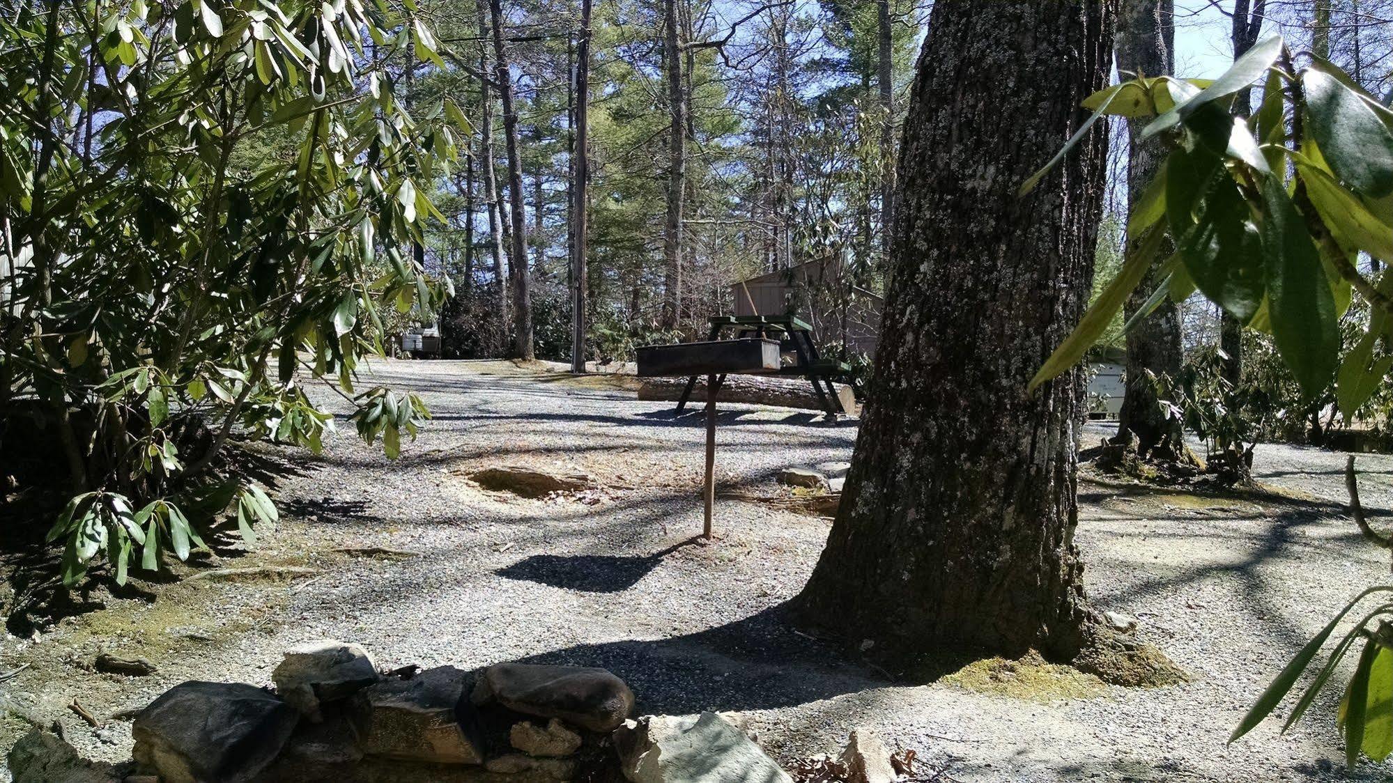 Linville Falls Campground, Rv Park, And Cabins 外观 照片