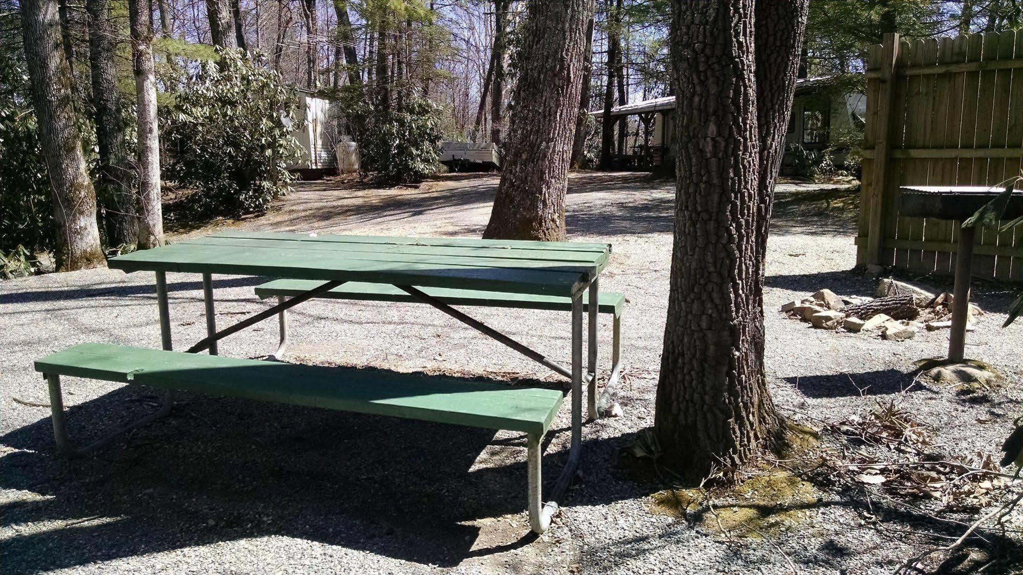 Linville Falls Campground, Rv Park, And Cabins 外观 照片
