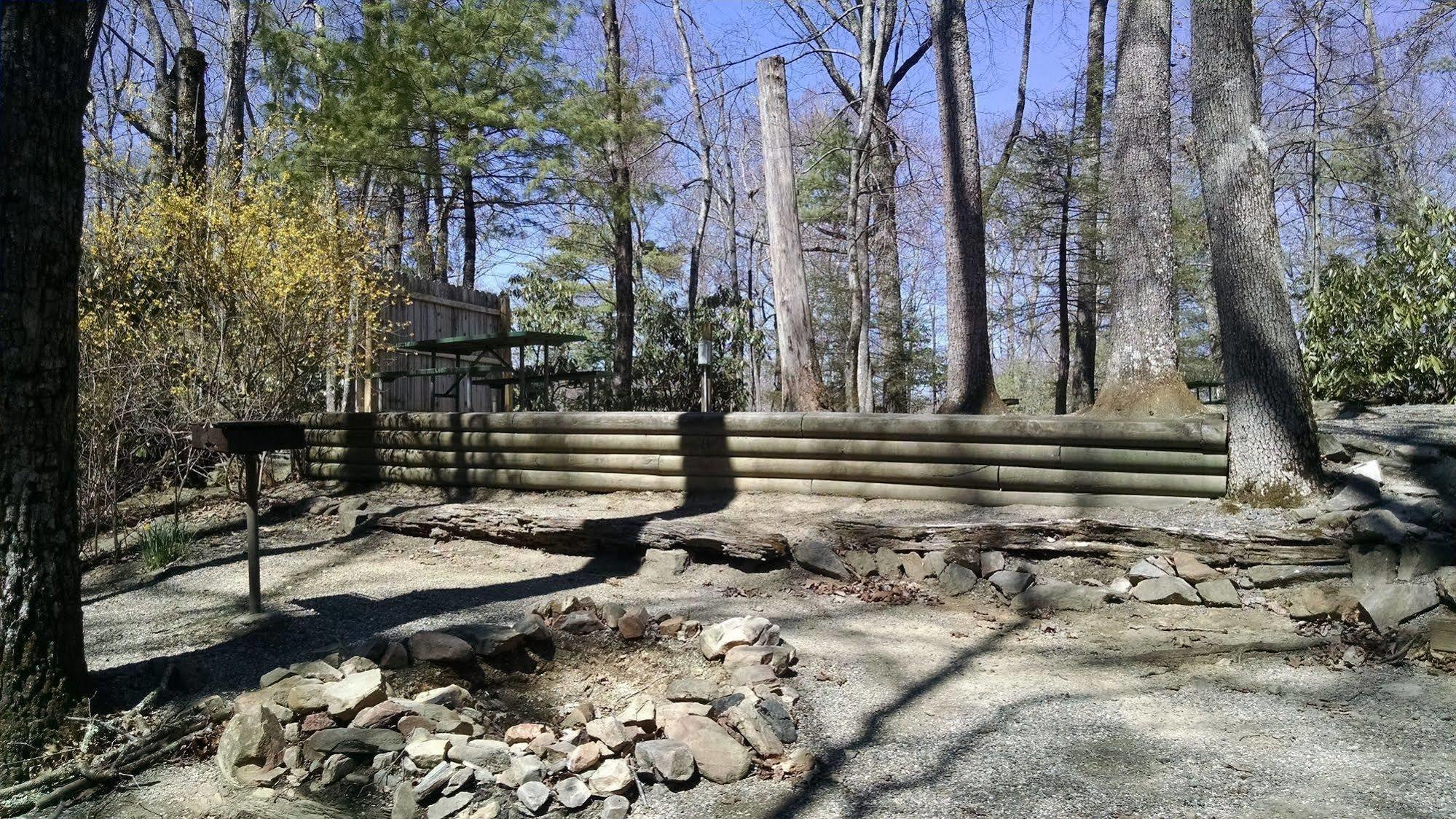 Linville Falls Campground, Rv Park, And Cabins 外观 照片