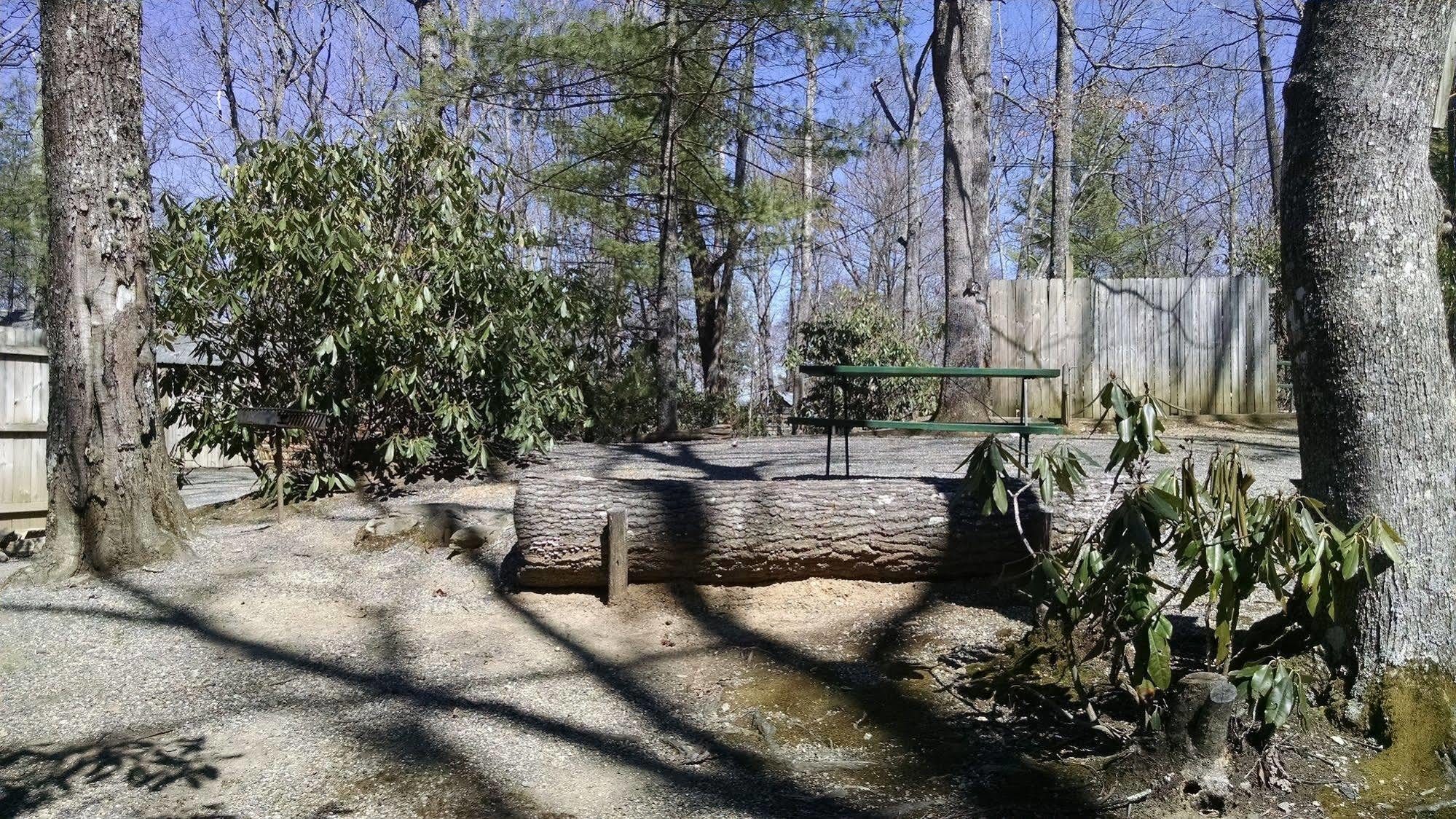 Linville Falls Campground, Rv Park, And Cabins 外观 照片