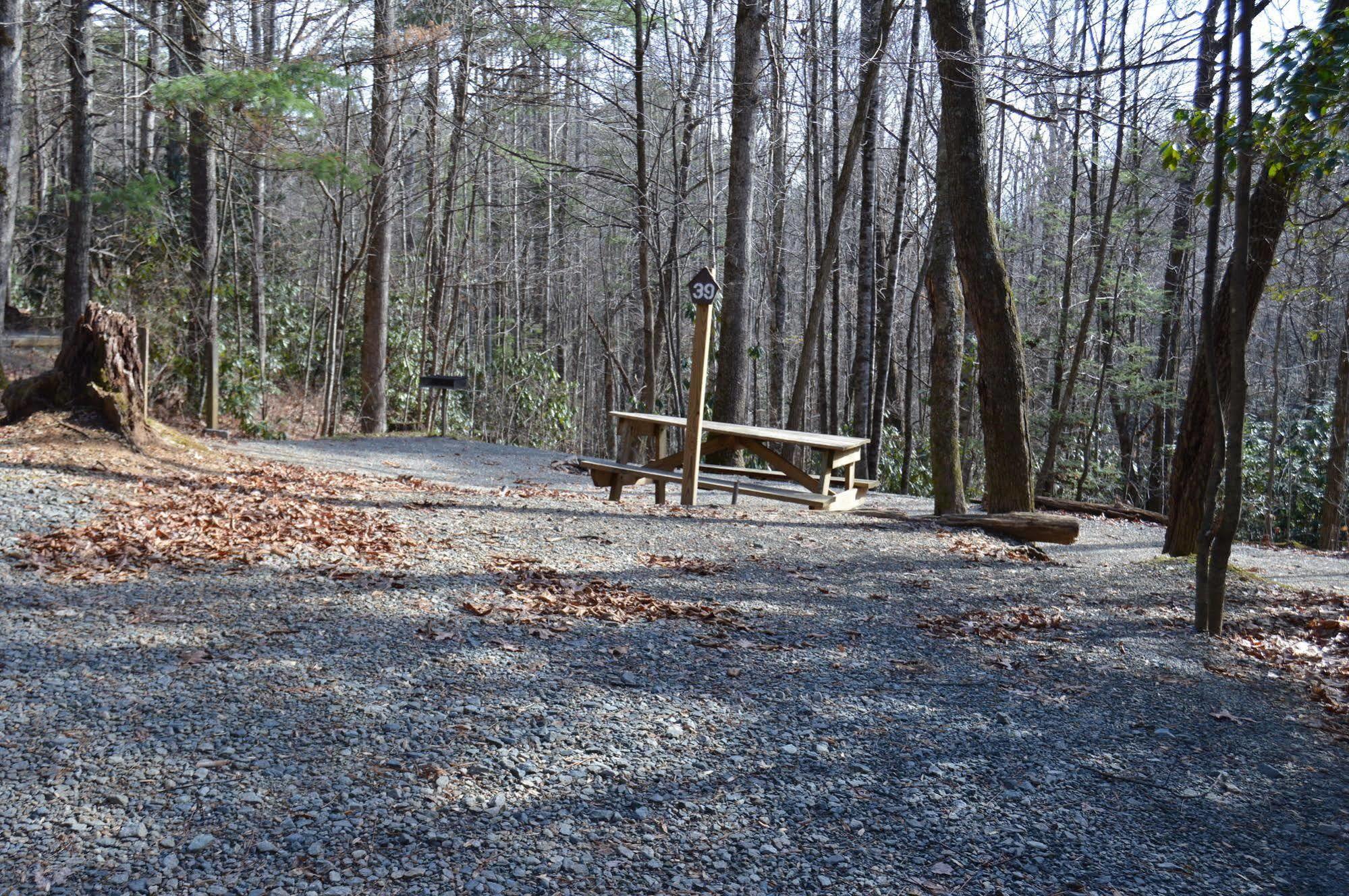 Linville Falls Campground, Rv Park, And Cabins 外观 照片
